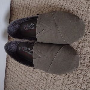 Bobs from Skechers olive green size 5.5